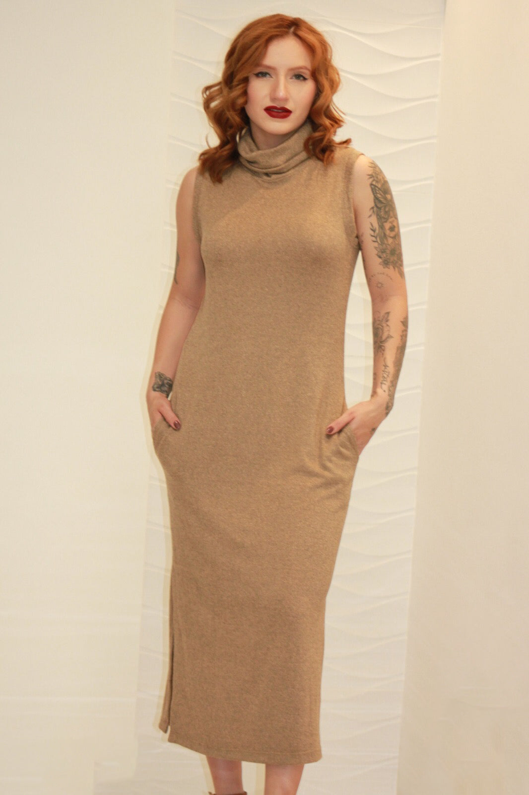 Vestido Feminino com Gola e bolsos Amber