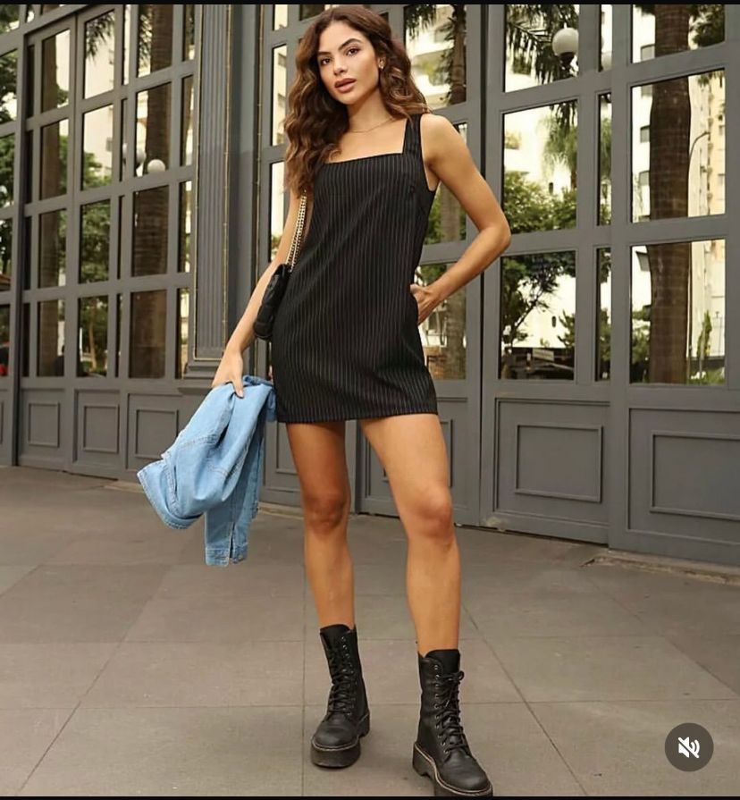 Vestido Curto Risca Giz Feminino
